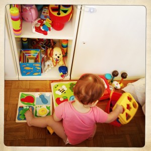 bebe-premiers-mots-montesori-organisation-jouets