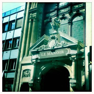 manoir-de-paris-maison-hantee-entree