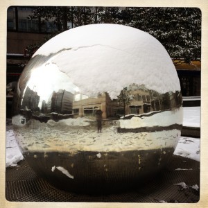 neige-boule-paris-photo