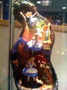Alice-Wonderland-figurine