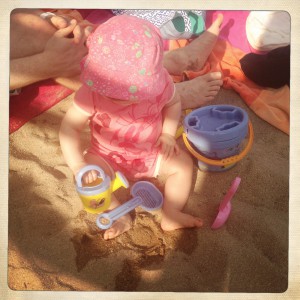 photo bébé à la plage et séléction de livre