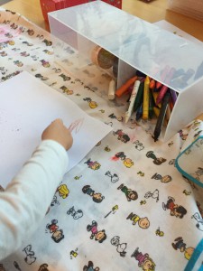 Organisation pour le materiel de travaux manuels de bébé crayons exemple