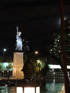 Diner croisiere sur la Seine avec le bateau le Calife statue de la liberté