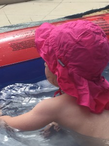 bébé piscine photo