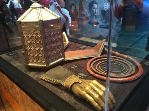 GOT Expo Paris Game of Thrones  main en or