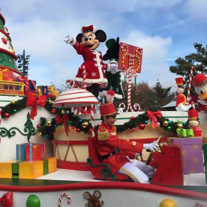 rencontrer les personnages à Disneyland Paris minnie parade