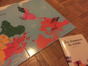 Mon coffret Montessori des drapeaux du monde